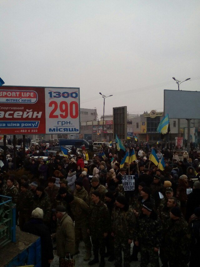 Криворожане вышли на «Марш единства» в память об украинцах, убитых террористами (ФОТО) (фото) - фото 1