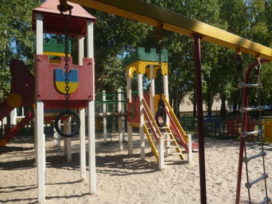 В Кривом Роге реконструировали за бюджетные средства детские площадки и «триумфальные арки» (ФОТО) (фото) - фото 4