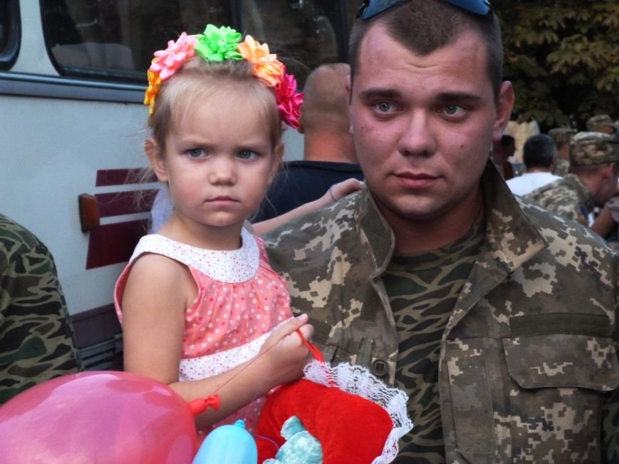 Кривой Рог встретил 144 демобилизованный бойцов, вернувшихся из зоны АТО (ФОТО) (фото) - фото 1