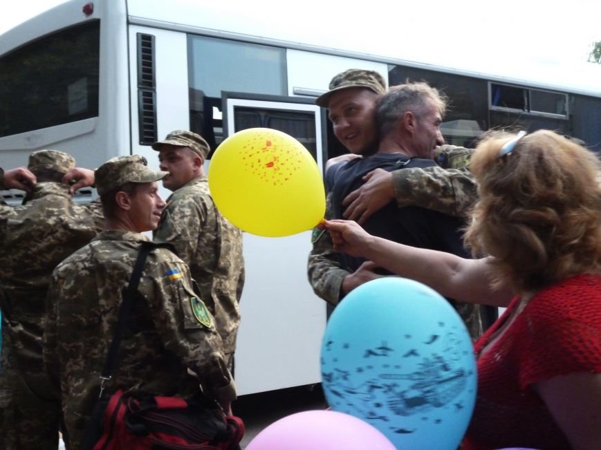 Кривой Рог встретил 144 демобилизованный бойцов, вернувшихся из зоны АТО (ФОТО) (фото) - фото 1