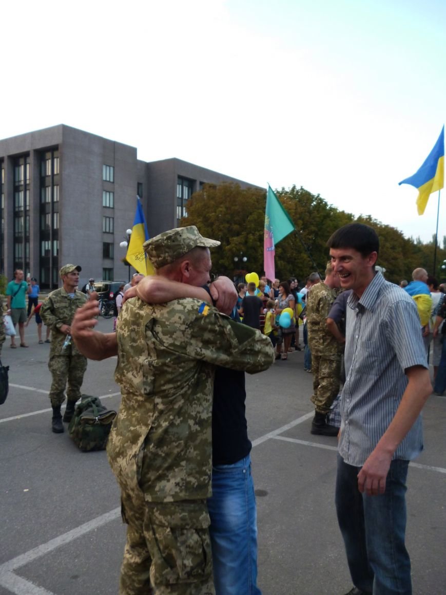 Кривой Рог встретил 144 демобилизованный бойцов, вернувшихся из зоны АТО (ФОТО) (фото) - фото 1