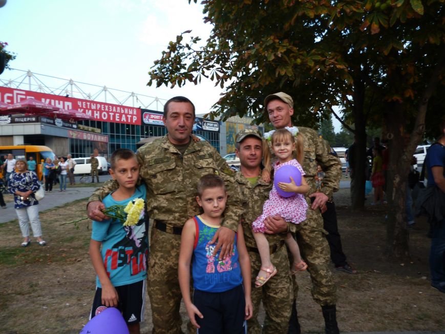 Кривой Рог встретил 144 демобилизованный бойцов, вернувшихся из зоны АТО (ФОТО) (фото) - фото 1