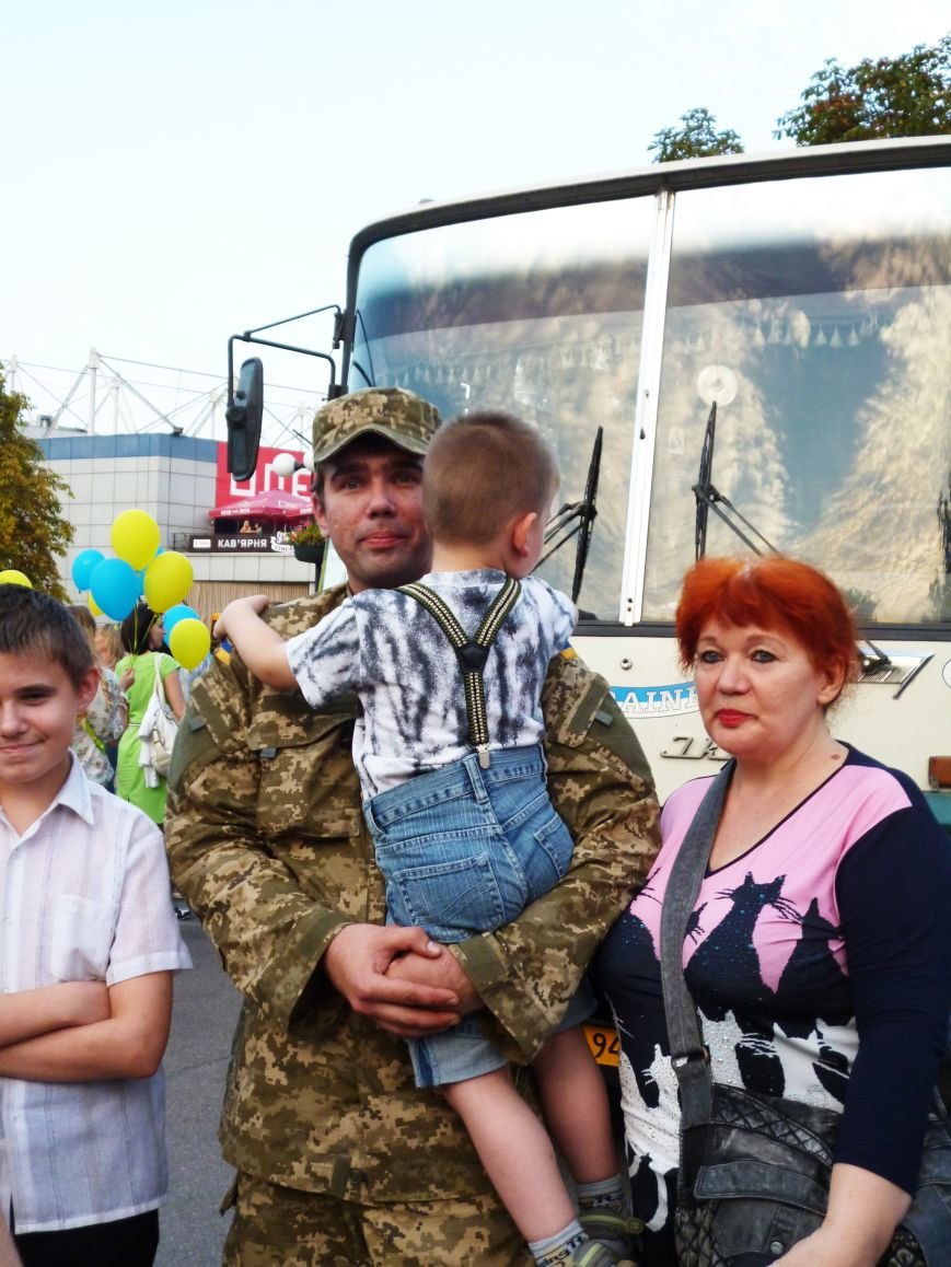 Кривой Рог встретил 144 демобилизованный бойцов, вернувшихся из зоны АТО (ФОТО) (фото) - фото 1