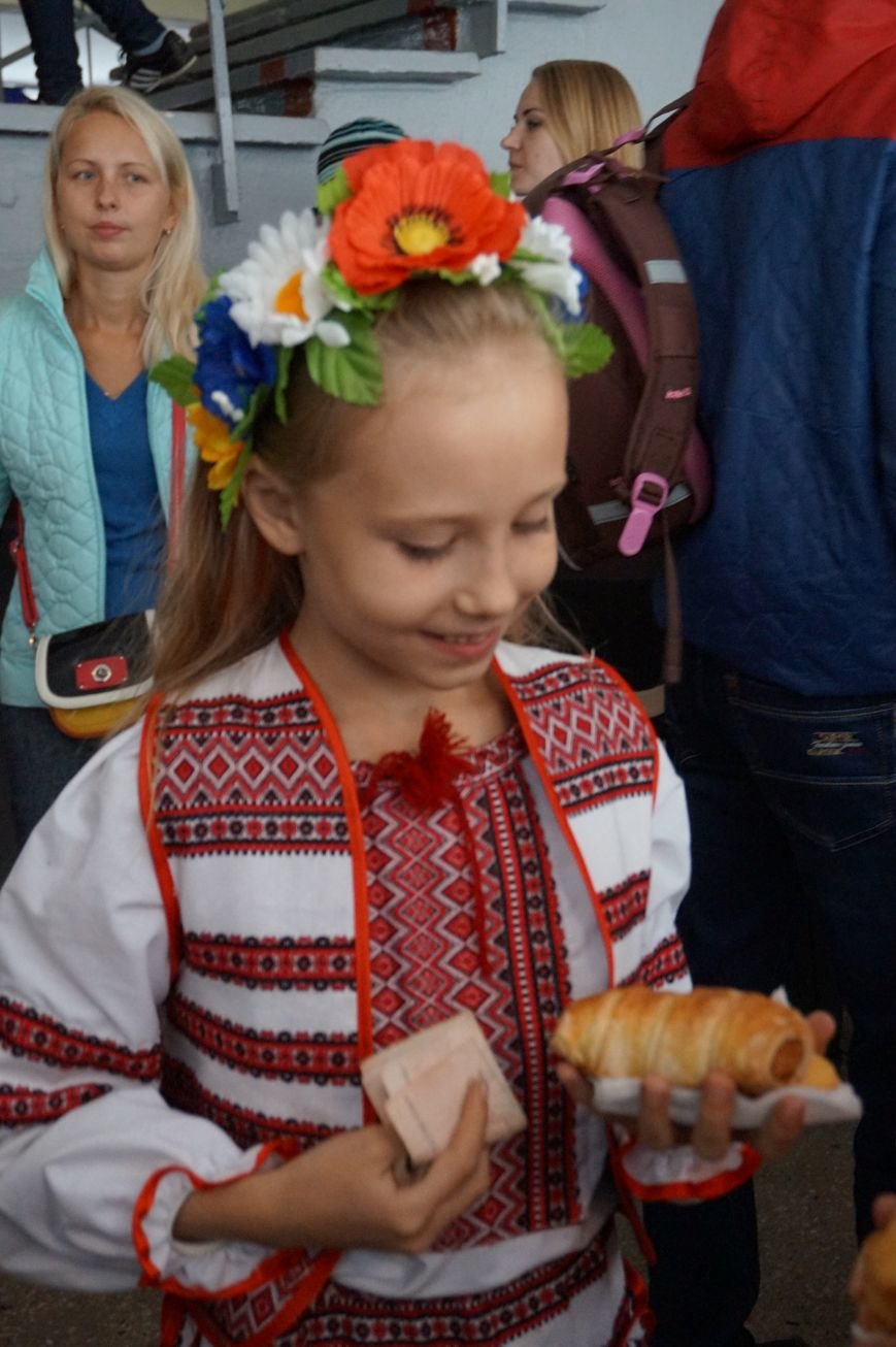 Маленькие криворожане на благотворительной ярмарке собирали средства онкобольному ребенку (ФОТО) (фото) - фото 1