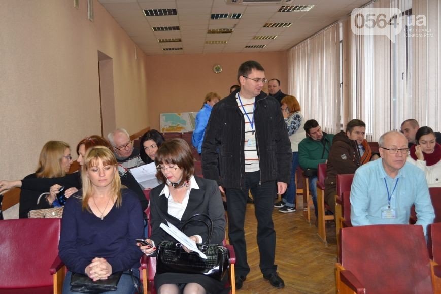 В Кривом Роге: «Автомайдан» перекрывал дорогу с Ингульца,  митинговали против «рейдеров и евро-титушек», заменили 4 членов горизбиркома (фото) - фото 2