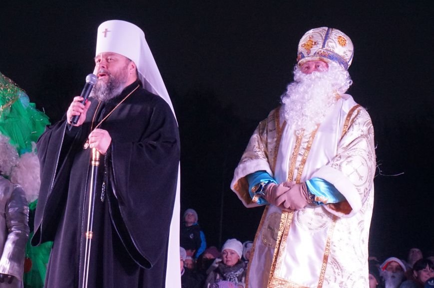 В День Святого Николая в Кривом Роге засияла огнями  главная елка города (ФОТО) (фото) - фото 1