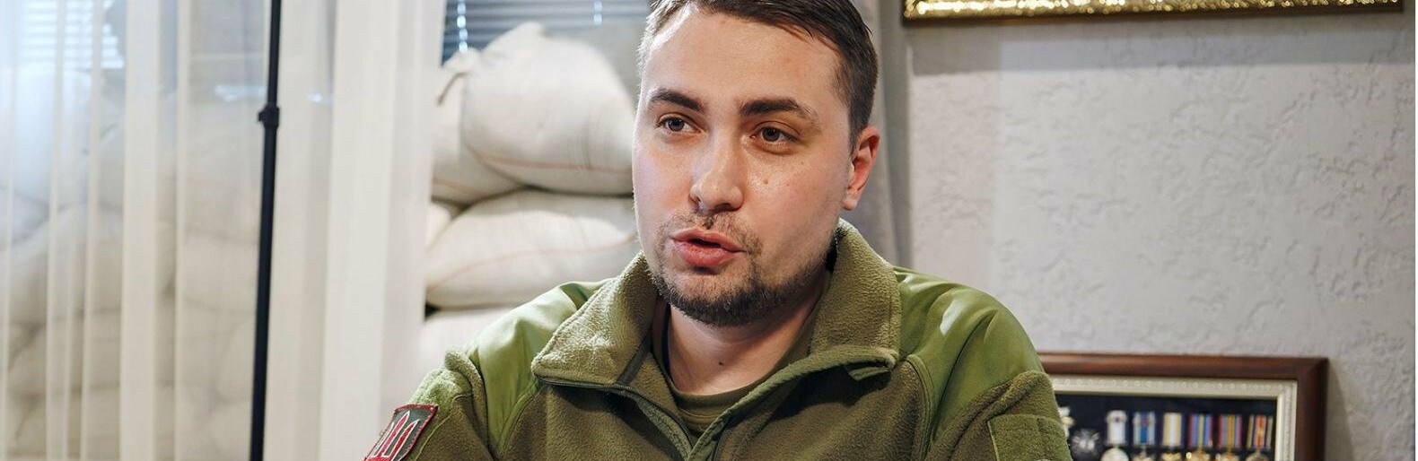 Створюючи ілюзію, ніби 
