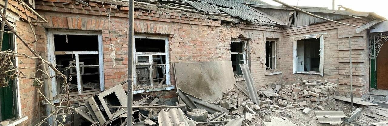 Пошкоджені будинки, господарчі споруди та газопроводи - поліція документує наслідки ворожих обстрілів Нікопольського району, - ФОТО