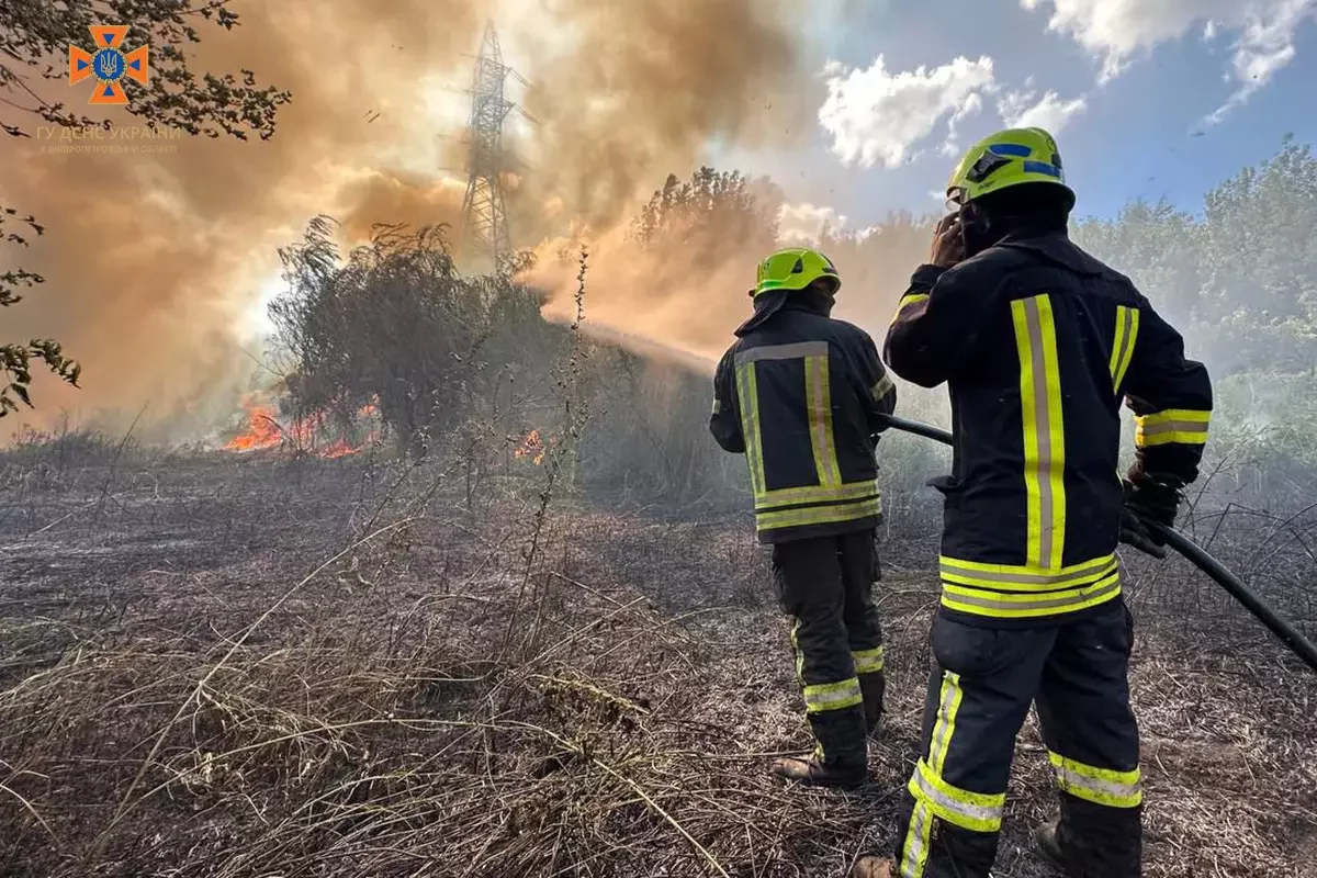 За добу рятувальники Дніпропетровщини 33 рази залучались на гасіння пожежі сухої трави