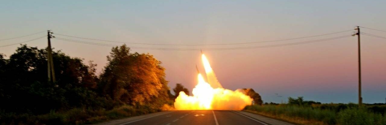 На Південнобузькому напрямку ворог намагається не допустити просування підрозділів Сил оборони України, застосовує артилерію та авіацію, - ВІДЕО