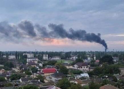 Після вибухів, що розпочалися на складі боєприпасів, з-під Джанкоя евакуюють населення, - ВІДЕО