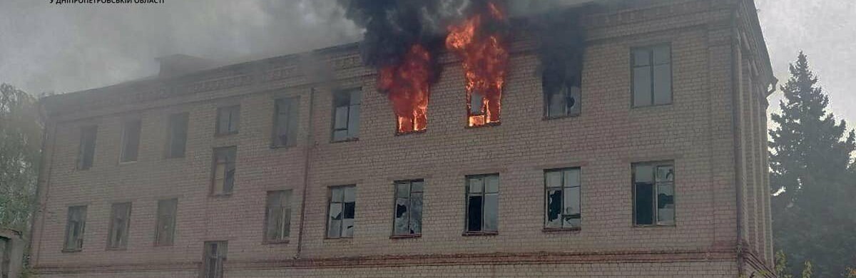 У Кривому Розі горіла будівля, що не експлуатується, - ФОТО