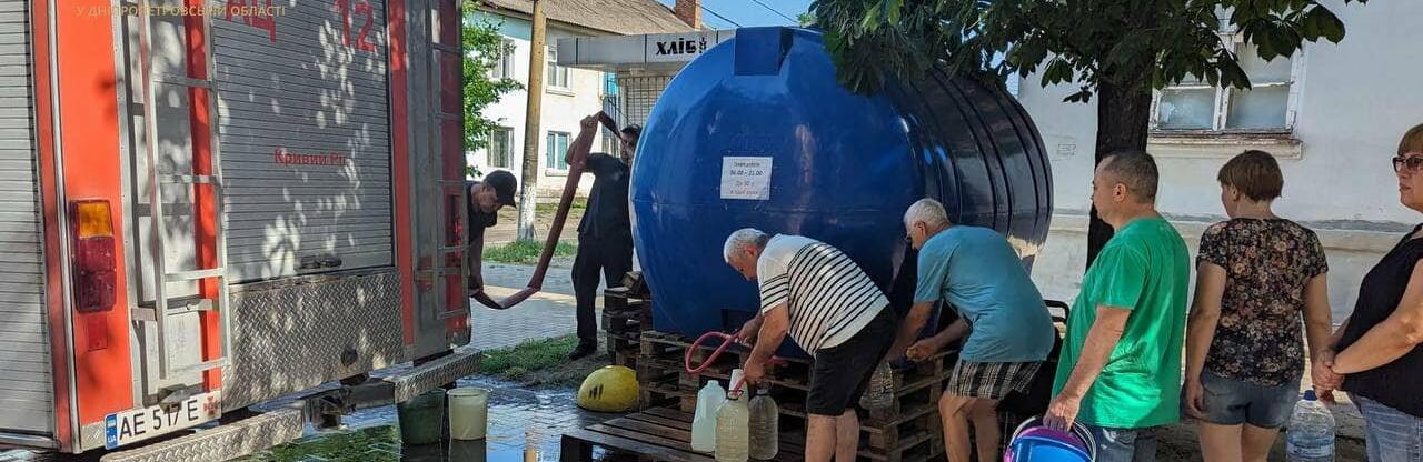 Рятувальники Дніпропетровщини продовжують здійснювати підвіз води для населення, - ФОТО
