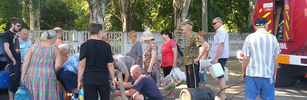 Рятувальники підвозять воду до зневоднених населених пунктів Дніпропетровщини, - ФОТО 