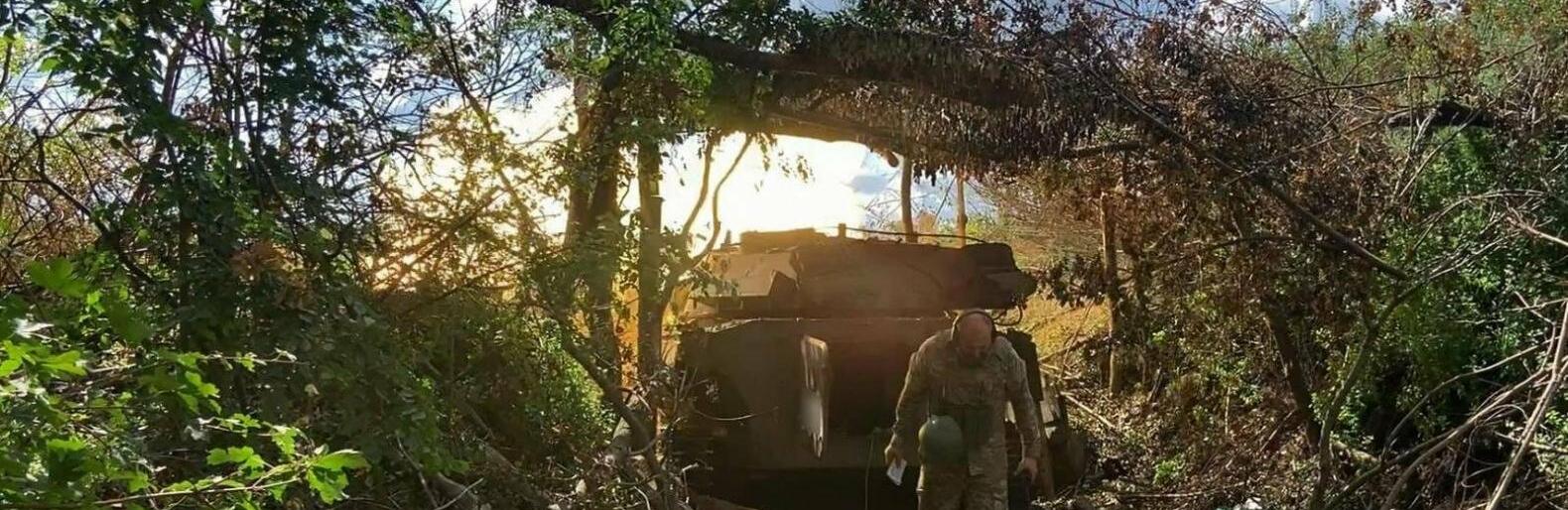Підрозділи ракетних військ і артилерії протягом минулої доби уразили 1 район зосередження живої сили противника, 6 артилерійських засобів на вогневих позиціях, 1 командний пункт, - Генштаб 