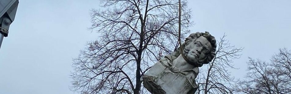 На Полтавщині демонтували погруддя Пушкіна, - ФОТО 