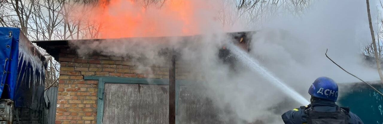 За день 12 артобстрілів, 3 удари дронами-камікадзе: у ОВА повідомили про наслідки російського терору на Нікопольщині, - ФОТО