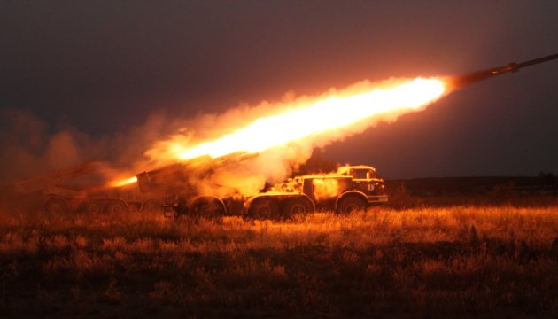 В Криворізькому районі російські війська вночі обстріляли Велику Костромку, - ВІДЕО