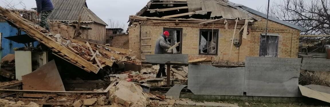 Поліцейські документують наслідки обстрілів Марганецької та Червоногригорівської громади з боку армії рф, - ФОТО