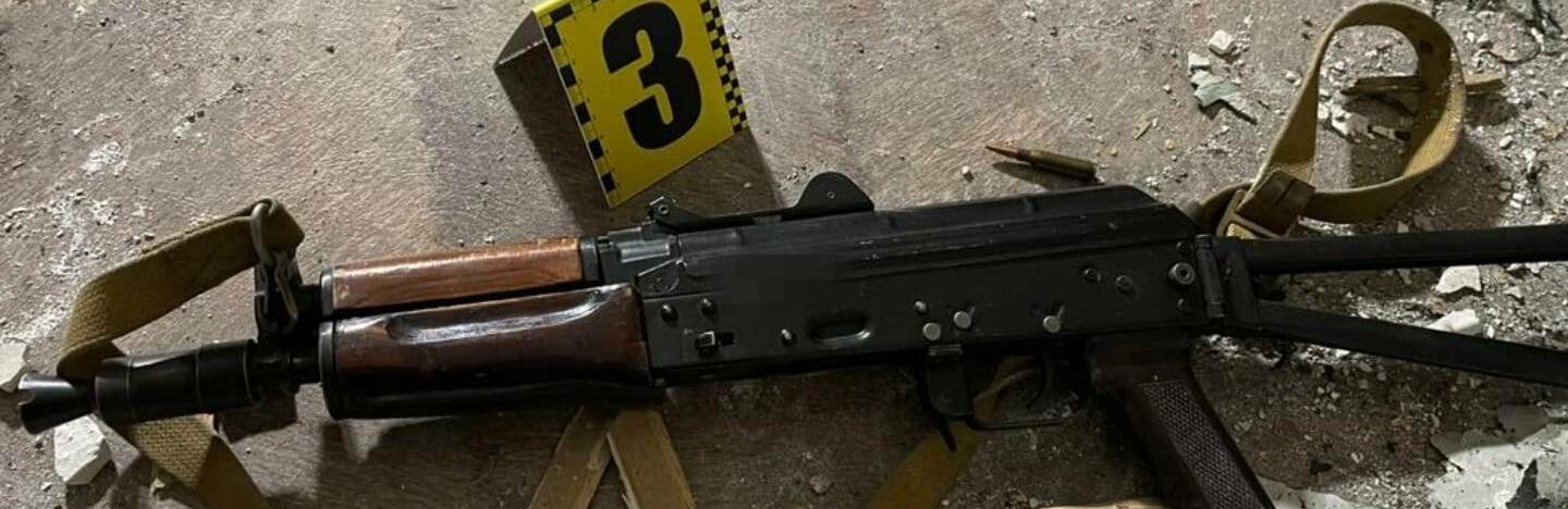 На Дніпропетровщині після шести годин перемовин затримано чоловіка, який підривав боєприпаси у квартирі і кинув гранату у правоохоронців, - ФОТО