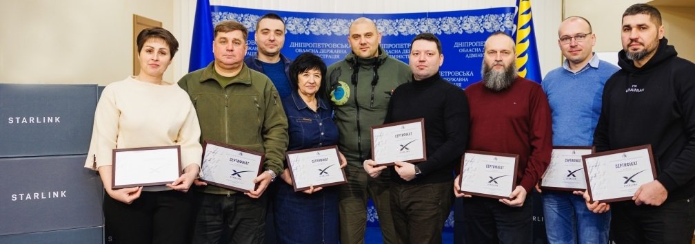 Щоб люди залишалися на зв’язку попри знеструмлення: районам Дніпропетровщини передали станції Starlink, - ФОТО 