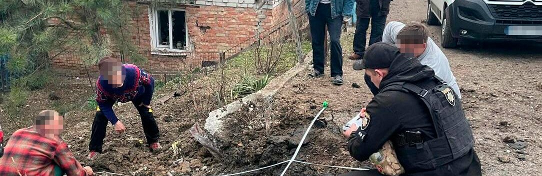 Внаслідок обстрілів міста Марганець загинуло дві людини, ще п’ятеро отримали поранення - на місцях влучань поліцейські документують воєнні злочини рф, - ФОТО