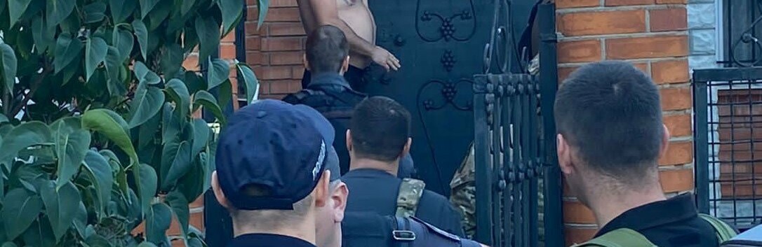 Сприяли у незаконному виїзді чоловіків за кордон: міграційна поліція Дніпра скерувала до суду справу відносно працівників ТЦК Донеччини, - ФОТО 