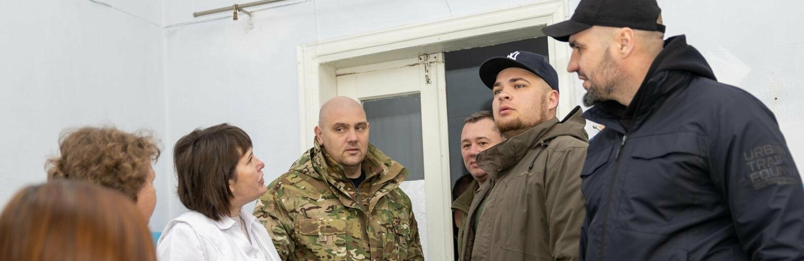 Перекрили дах, замінили вікна і двері: криворізькі меценати допомогли з ремонтом Високопільської амбулаторії на Херсонщині , - ФОТО 
