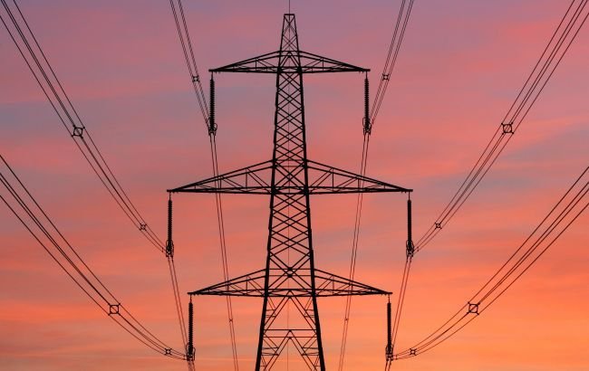 Через різке зниження напруги у мережі сталися аварійні відключення електрики по всій Дніпропетровщині