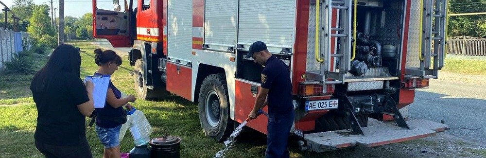 За минулий тиждень рятувальники підвезли громадам Дніпропетрощини понад 800 тонн технічної та майже 200 тонн питної води, - ФОТО