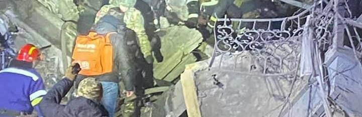 Окупанти завдали ракетного удару по будинку у Краматорську: є загиблі та поранені, - ФОТО