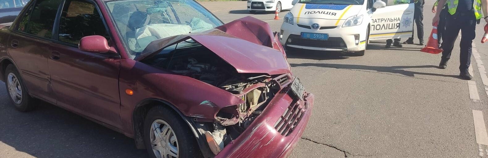 У Кривому Розі зіштовхнулись Dacia та Mitsubishi: постраждав один з водіїв, - ФОТО