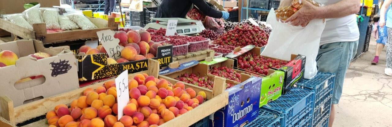 Черешня, вишні, малина, абрикос: ціна на фрукти та ягоди у Кривому Розі