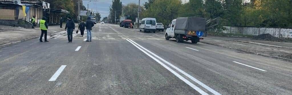 В Дніпрі за ніч відновили дорогу понівечену ракетним ударом, - ФОТО 