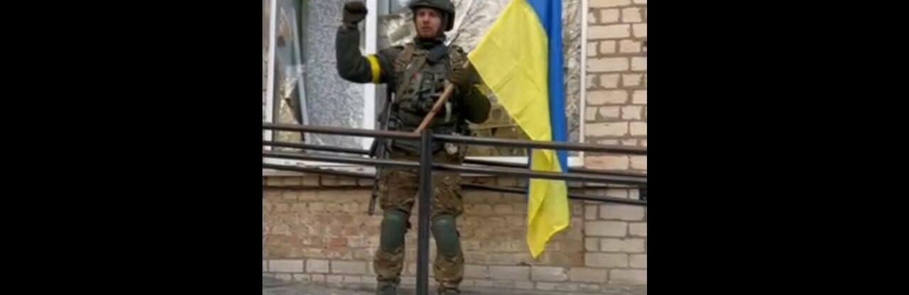 Військовослужбовці Криворізької бригади Нацгвардії встановили Український прапор у Качкарівці на Херсонщині, - ВІДЕО