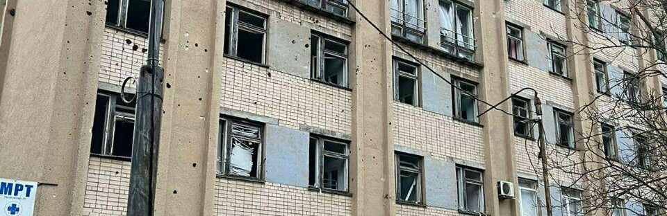 Окупанти обстріляли пологове відділення лікарні у Херсоні