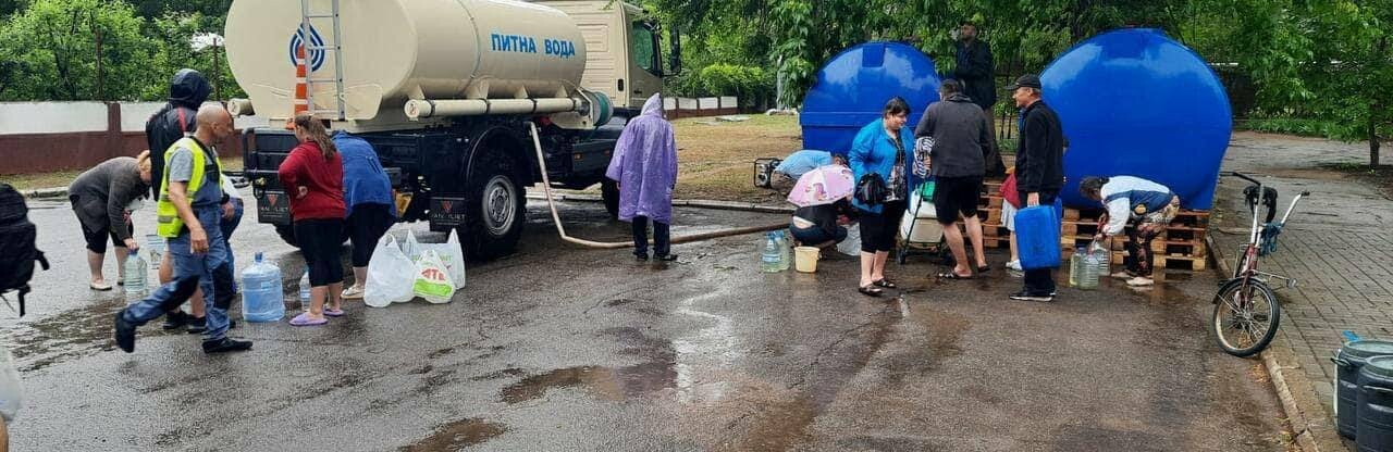 На Дніпропетровщині організували підвіз води людям, які через теракт російських війск залишились без водопостачання, - ФОТО 