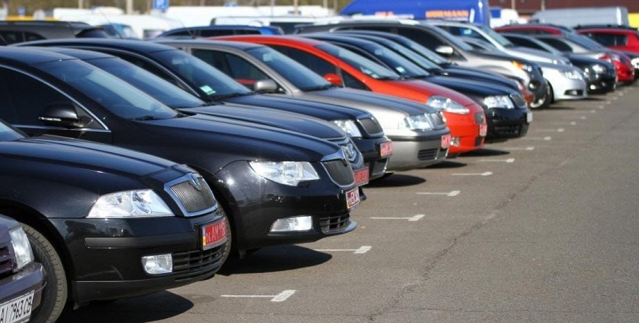 Під час війни українці почали купувати дорожчі автомобілі - чому