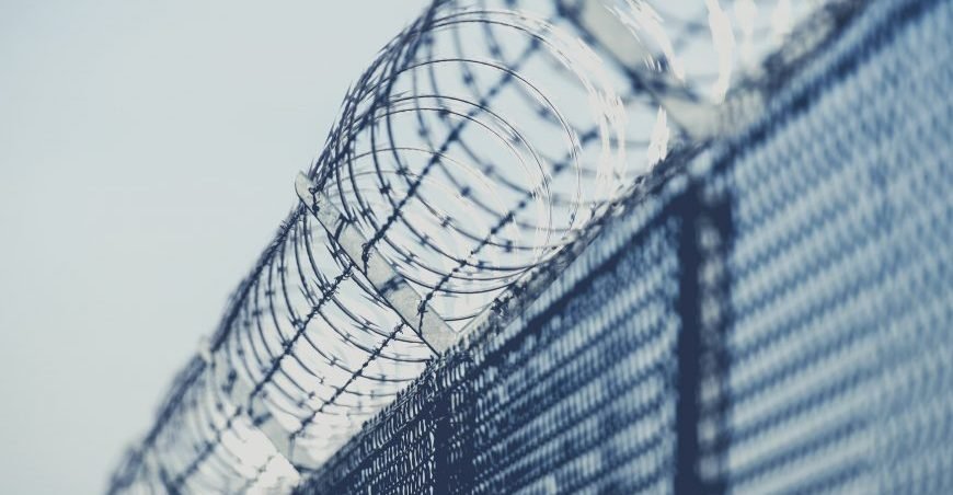 На Дніпропетровщині до 9 років за ґратами засуджено чоловіка, який зберігав та розповсюджував дитячу порнографію
