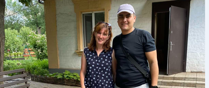 Родина з Херсонщини передала в криворізький парк саджанці червоних дубочків, - ФОТО