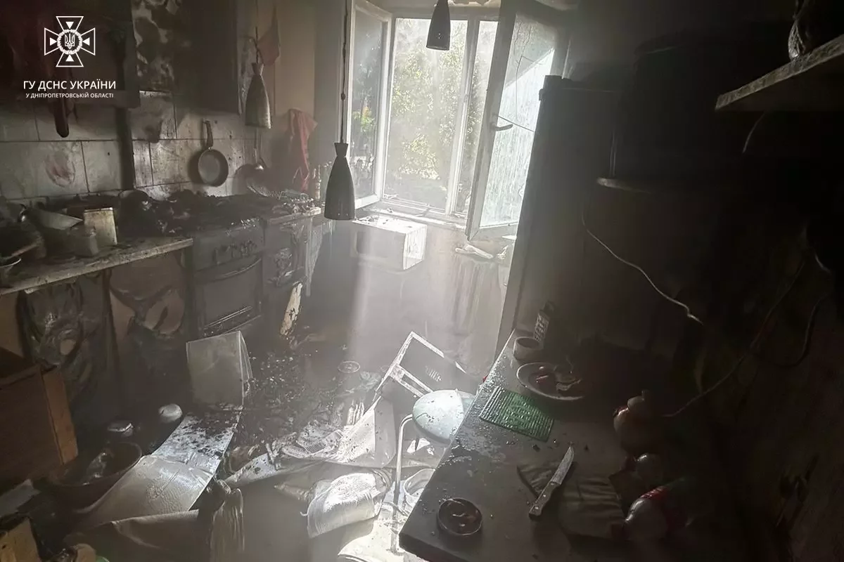 У Кривому Розі горіла квартира у багатоповерхівці, - ФОТО