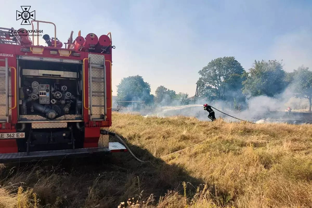 За добу рятувальники Дніпропетровщини 64 рази залучались до ліквідації пожеж на відкритих територіях, - ФОТО