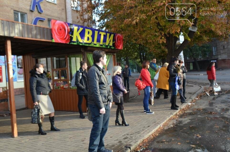 Ни дня без стресса: Как едут на работу криворожане с "Площ..., фото-2 Ни дня без стресса: Как едут на работу криворожане с "Площади Александра Поля" (ФОТО), фото-2