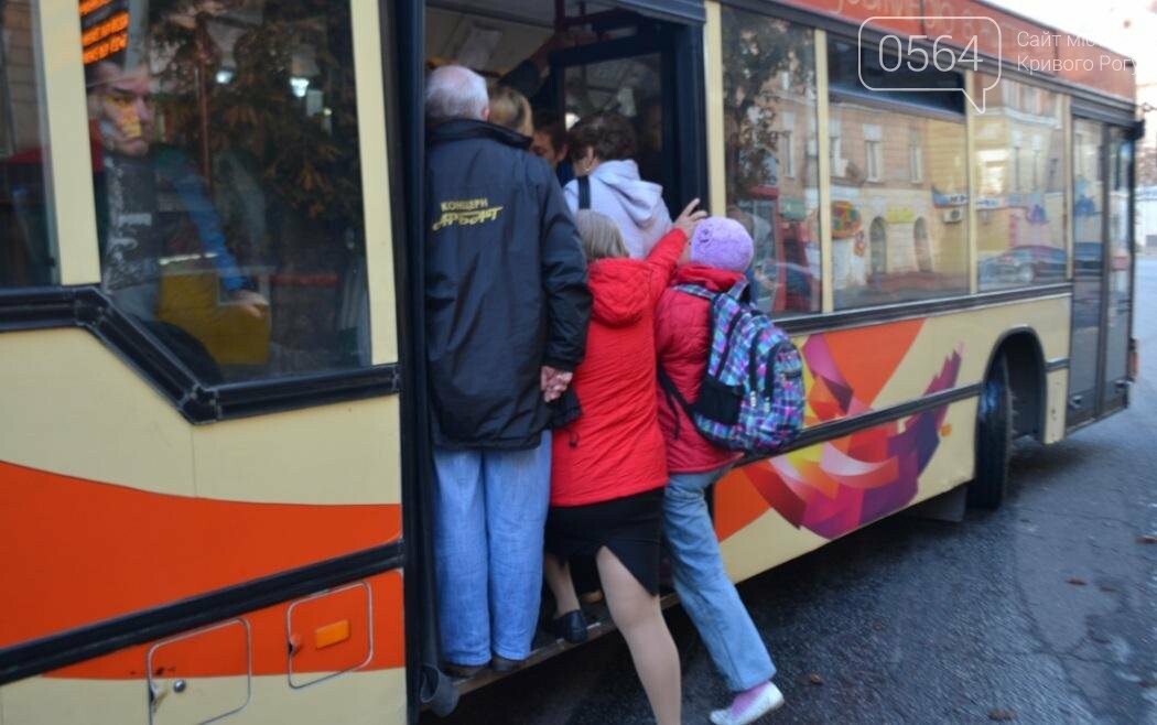 Ни дня без стресса: Как едут на работу криворожане с "Площ..., фото-3 Ни дня без стресса: Как едут на работу криворожане с "Площади Александра Поля" (ФОТО), фото-3