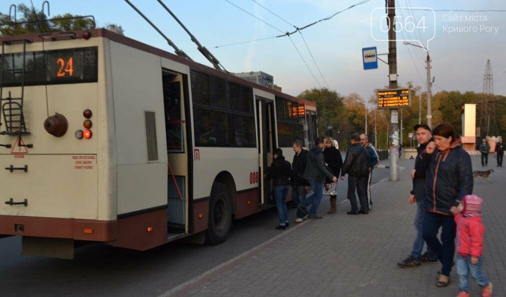 "Третий участок": Несмотря на "гибридный" троллейбус, крив..., фото-5 "Третий участок": Несмотря на "гибридный" троллейбус, криворожане продолжают "штурмовать" маршрутки (ФОТО), фото-5