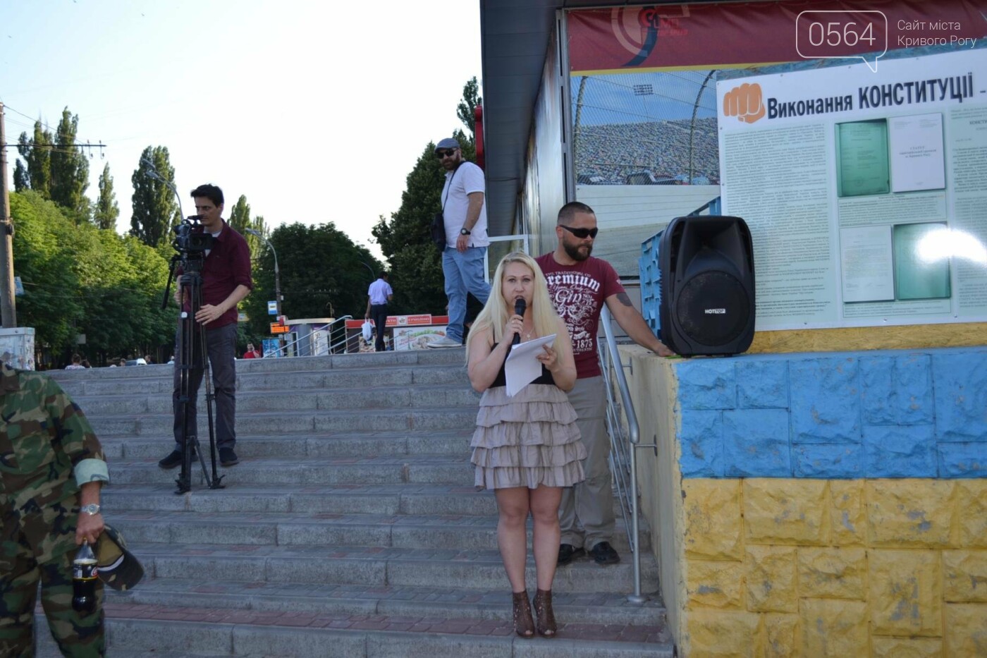 "Пусть поклон в сердце своем принесут Героям", - криворожан..., фото-4 "Пусть поклон в сердце своем принесут Героям", - криворожане у Стелы Героев вспоминали погибших и говорили о судьбе страны, - ФОТО, фото-4