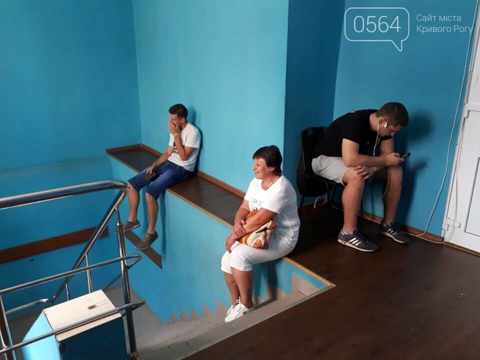 От "негде присесть" и "сплошное хамство" - до "электронной..., фото-1 От "негде присесть" и "сплошное хамство" - до "электронной очереди", - криворожане обсуждают качество сервиса миграционной службы, - ФОТО, фото-1