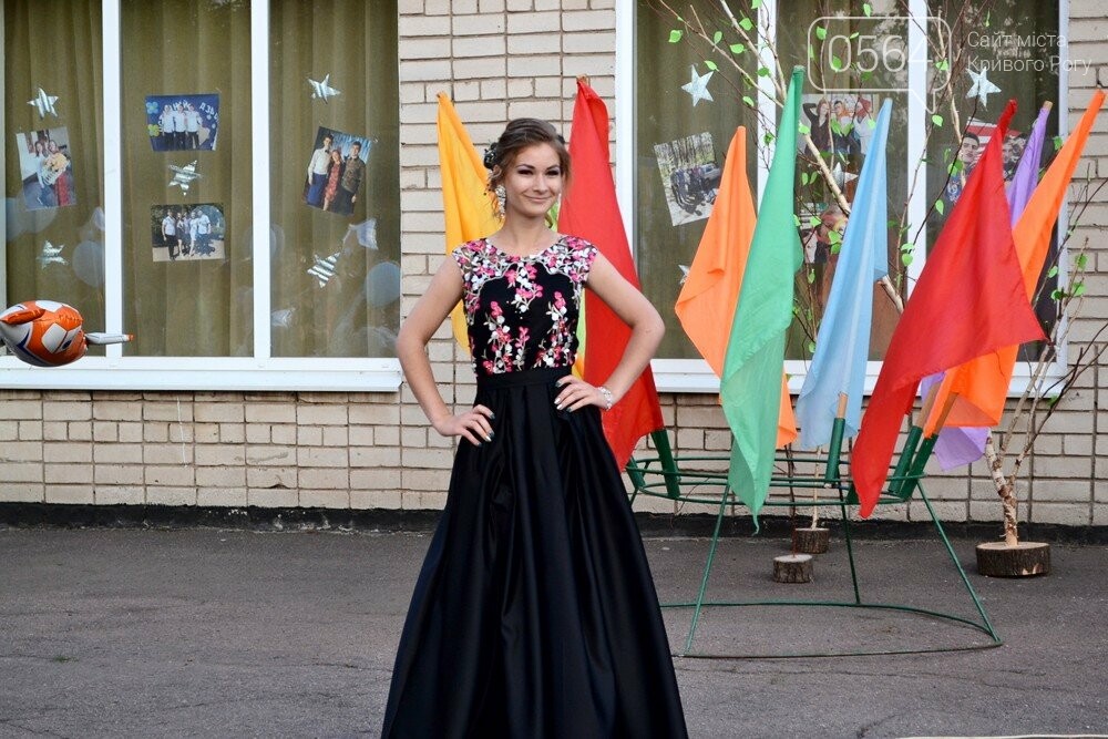 В элитном селе под Кривым Рогом в "аэропорту прощания" оказ..., фото-4 В элитном селе под Кривым Рогом в "аэропорту прощания" оказалось 5 выпускников, - ФОТО, фото-4