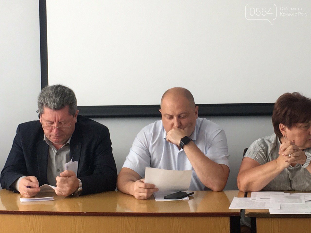 Криворожане требуют от депутатов спасти их дома,- ФОТО, ВИДЕО, фото-1 Криворожане требуют от депутатов спасти их дома,- ФОТО, ВИДЕО, фото-1