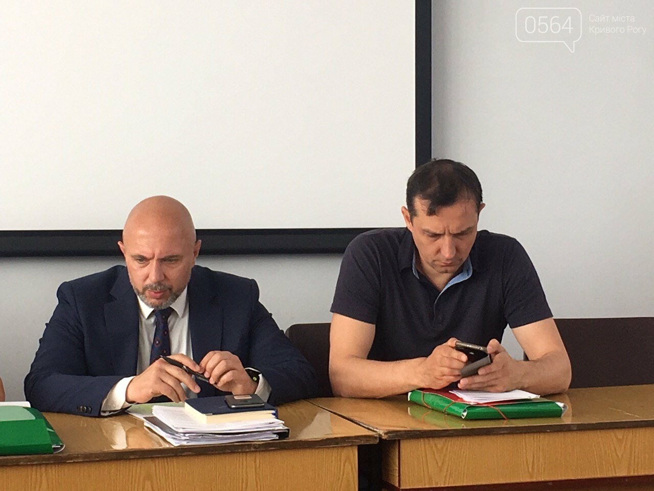 Криворожане требуют от депутатов спасти их дома,- ФОТО, ВИДЕО, фото-2 Криворожане требуют от депутатов спасти их дома,- ФОТО, ВИДЕО, фото-2